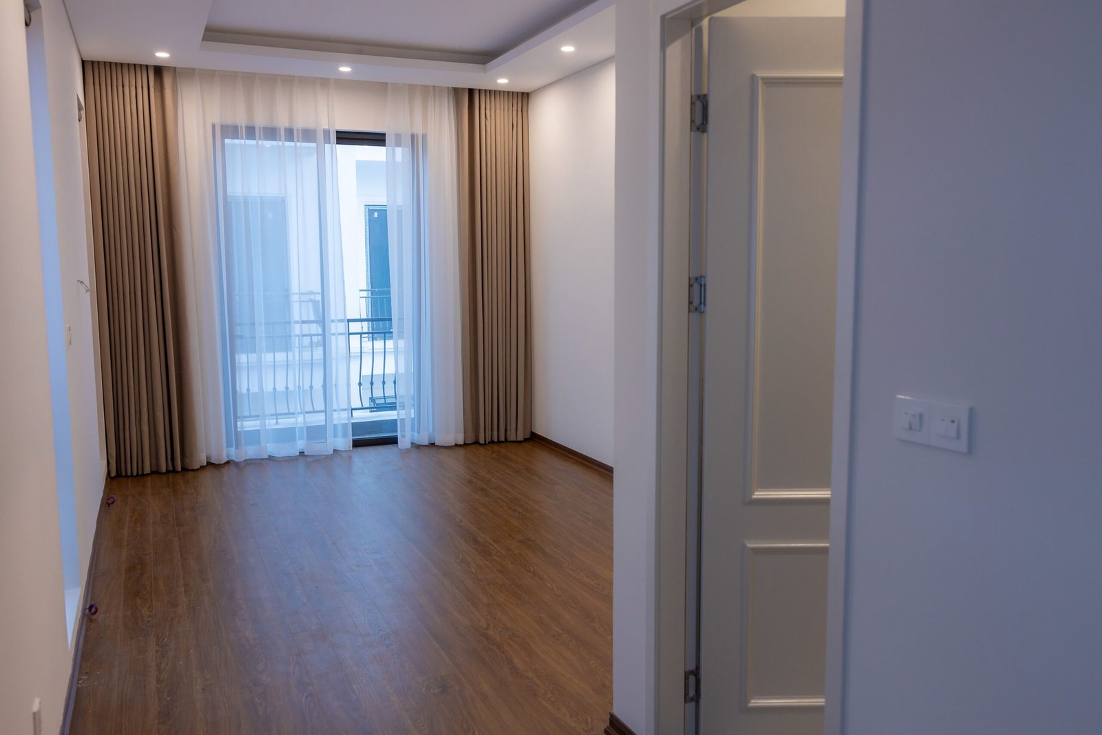 Vacant room with light coming from the window